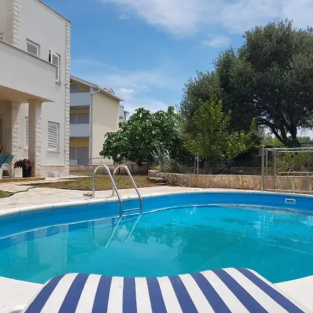 Apartament Mali San