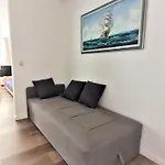 Apartment Mali San
