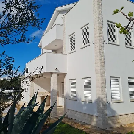 Mali San Apartment