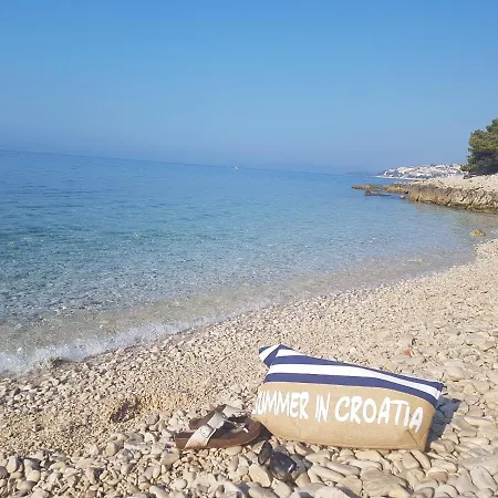 Apartment Mali San *